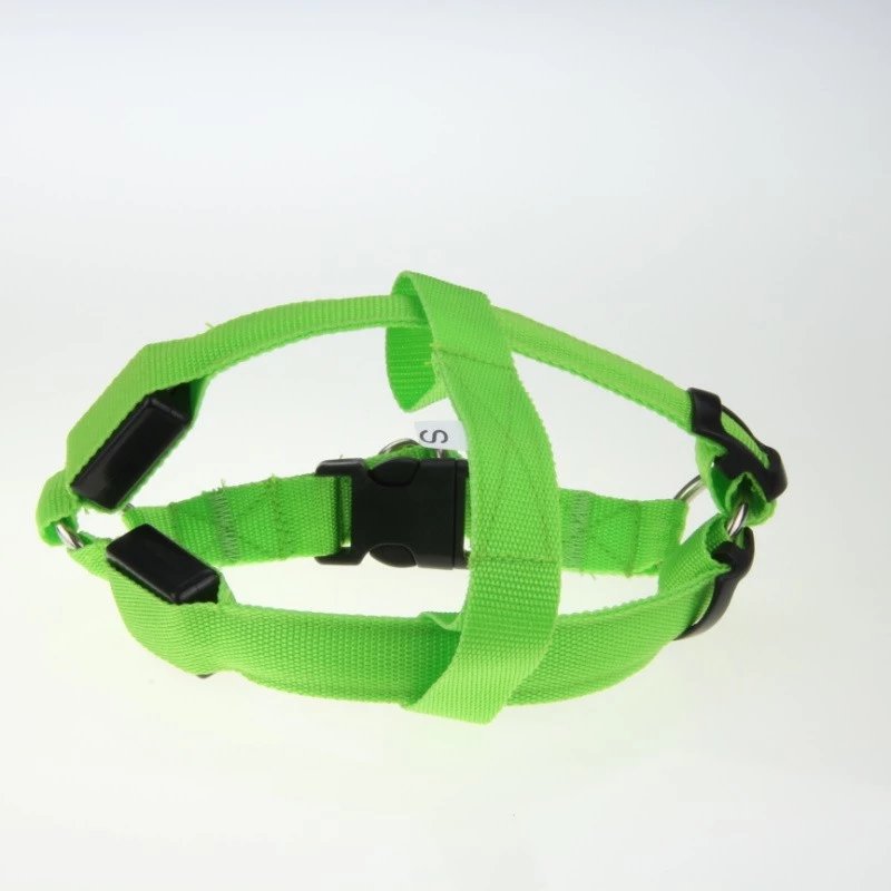 Das USB wiederaufladbare LED Hundegeschirr kombiniert Funktion und Stil für jedes Abenteuer mit deinem Hund