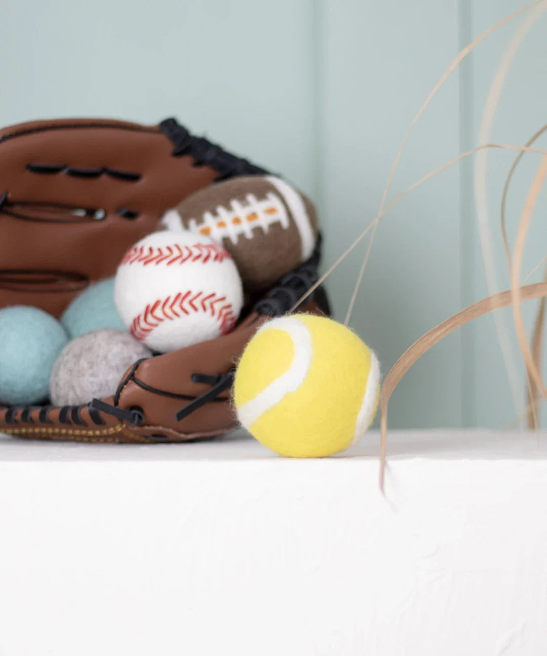 BUDDY Tennisball – Hundeball aus Schafwolle